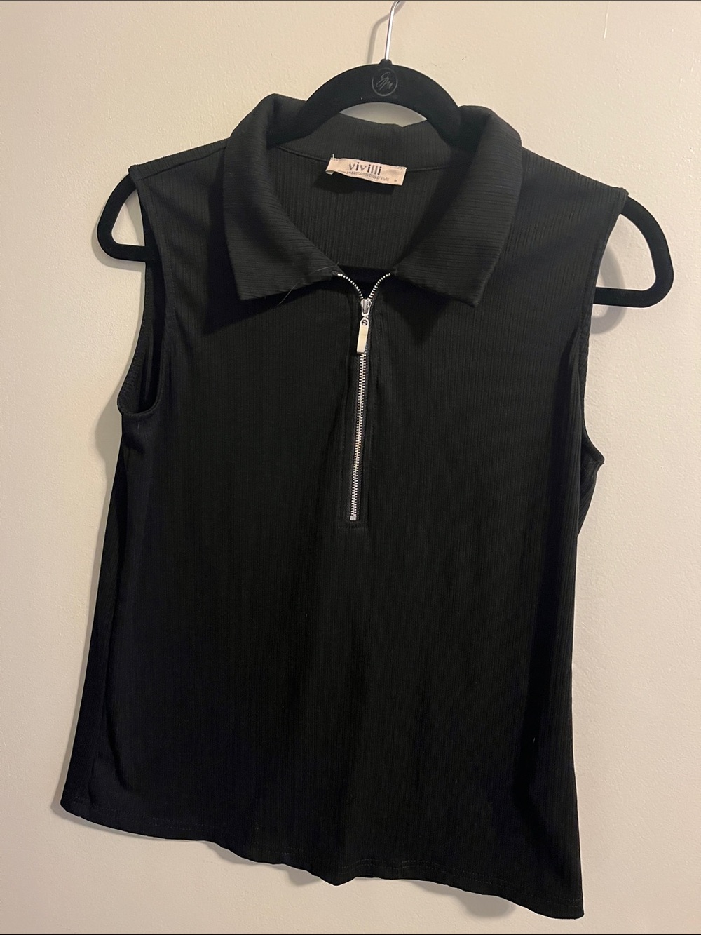 ViVI Black Sleeveless Zip Polo Tank